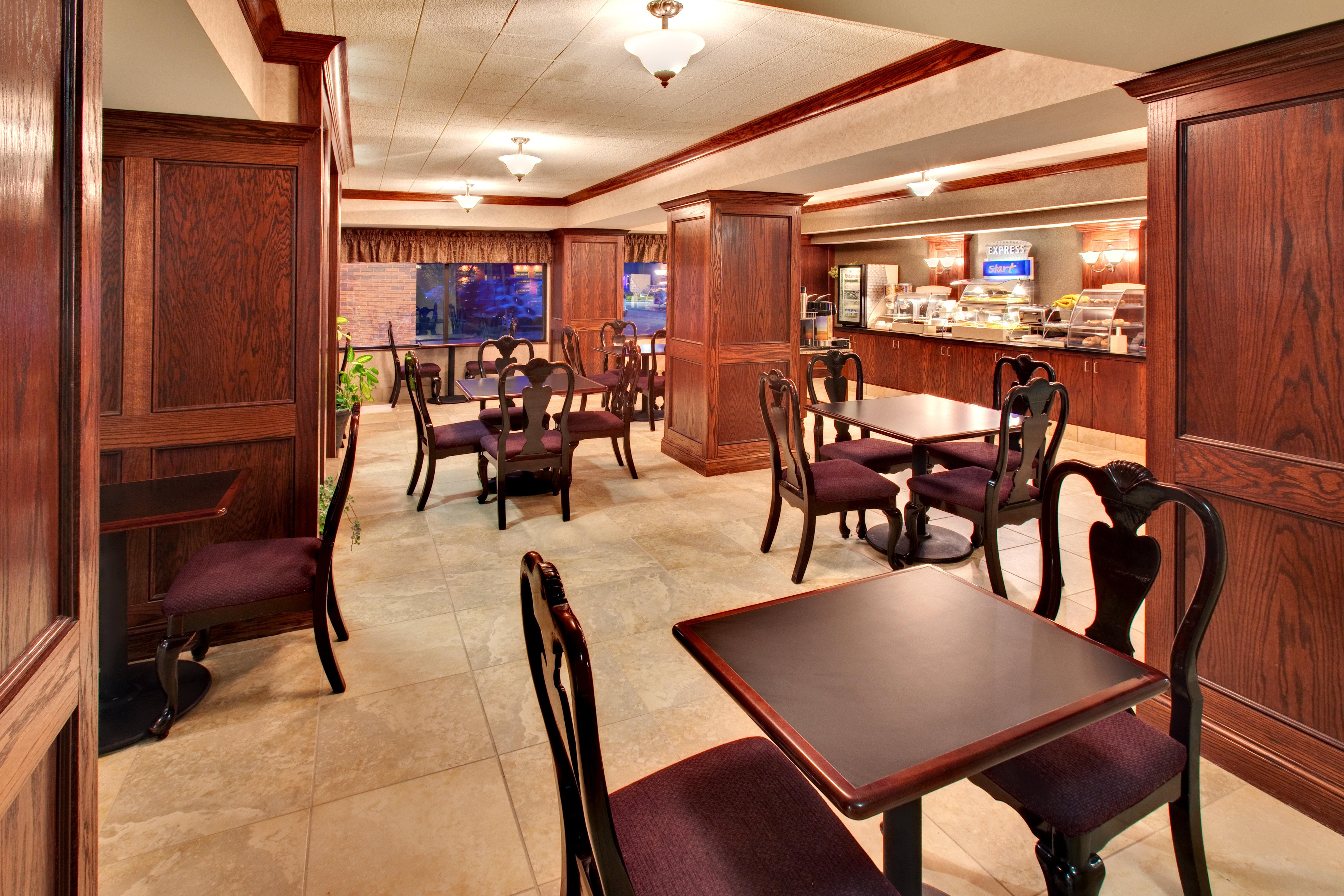 Best Western Watertown Inn & Suites Экстерьер фото