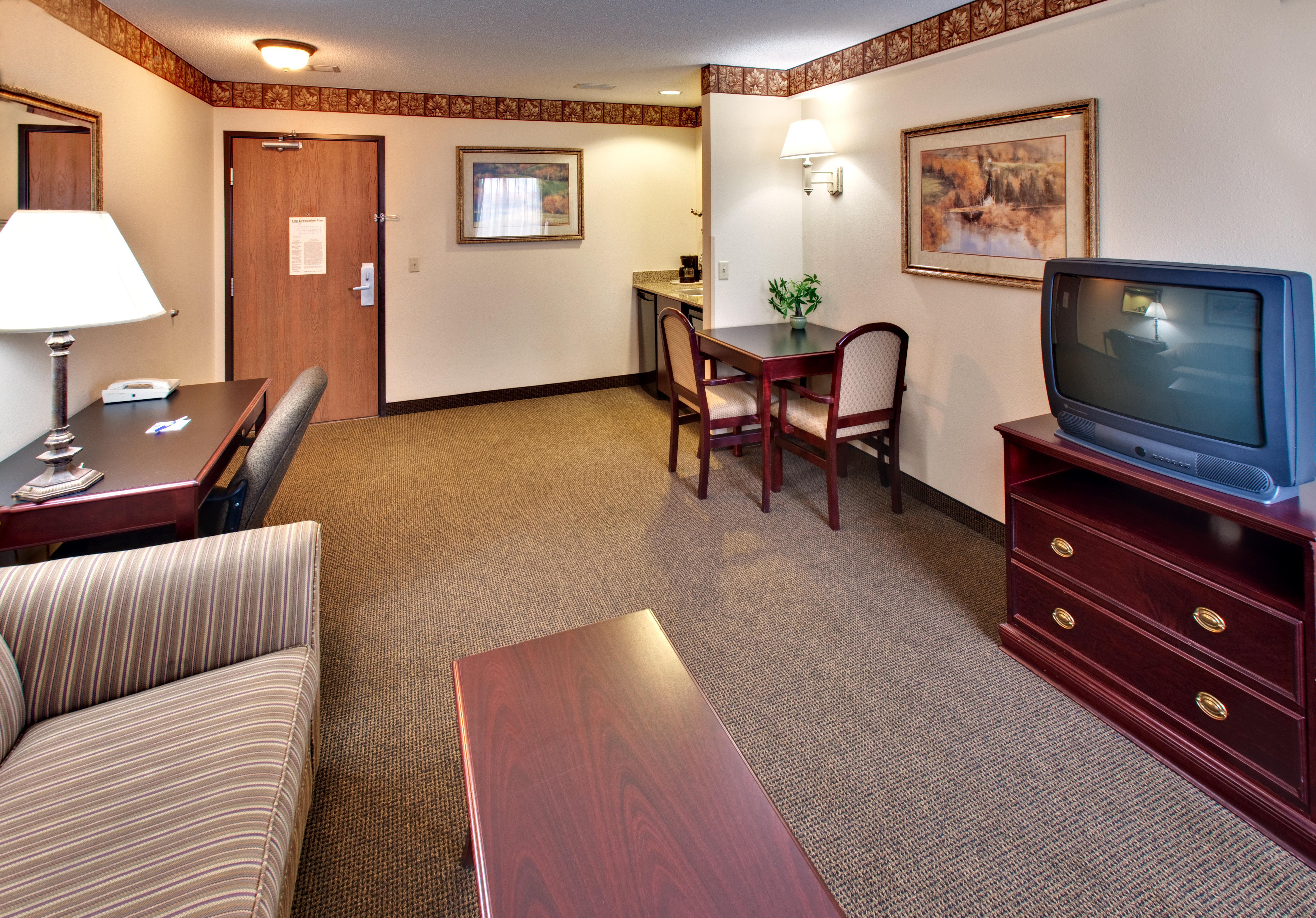 Best Western Watertown Inn & Suites Экстерьер фото
