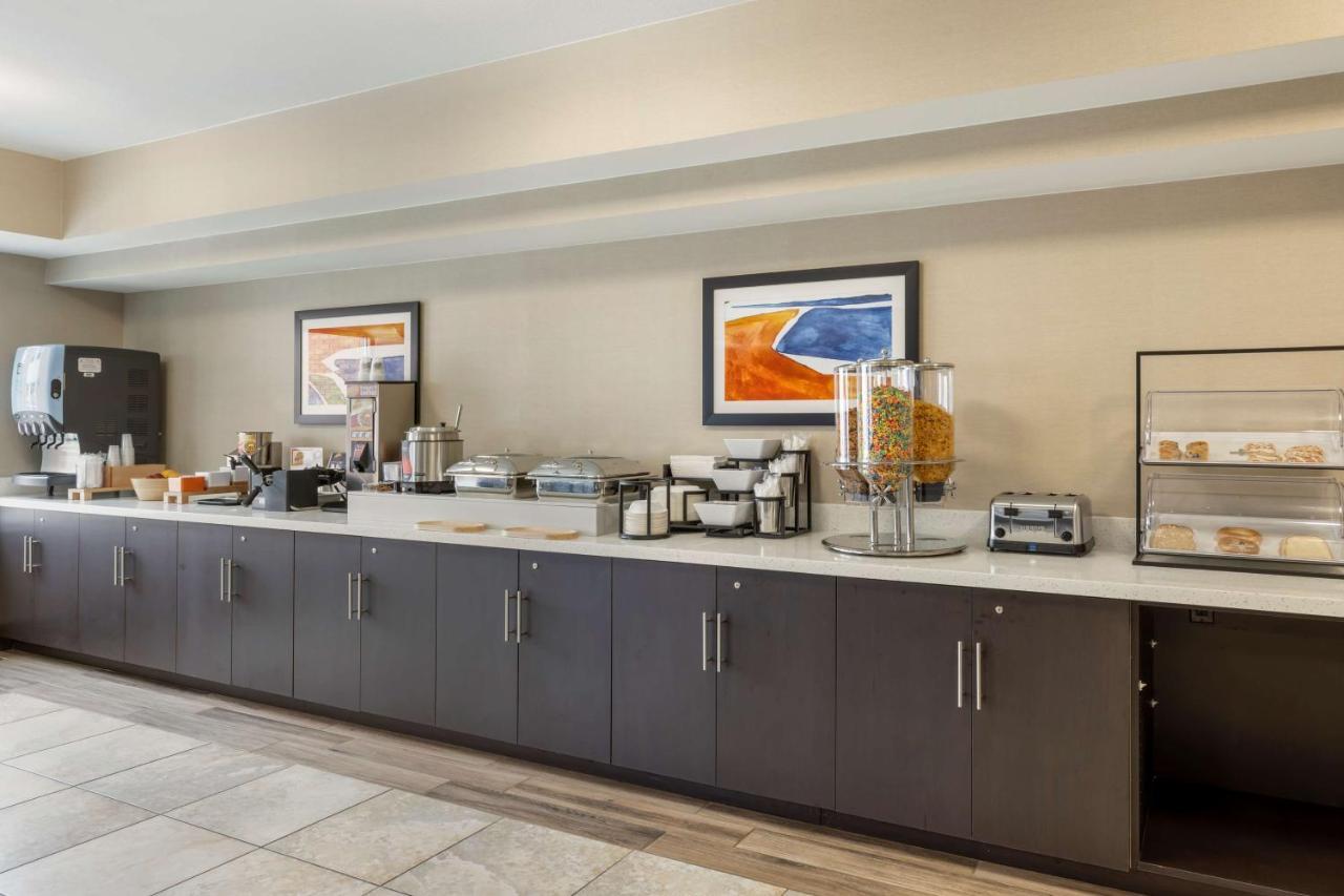 Best Western Watertown Inn & Suites Экстерьер фото