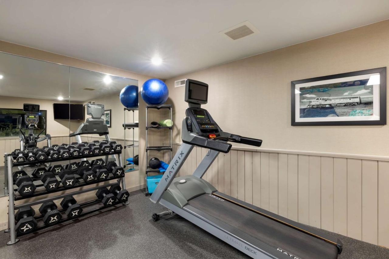 Best Western Watertown Inn & Suites Экстерьер фото