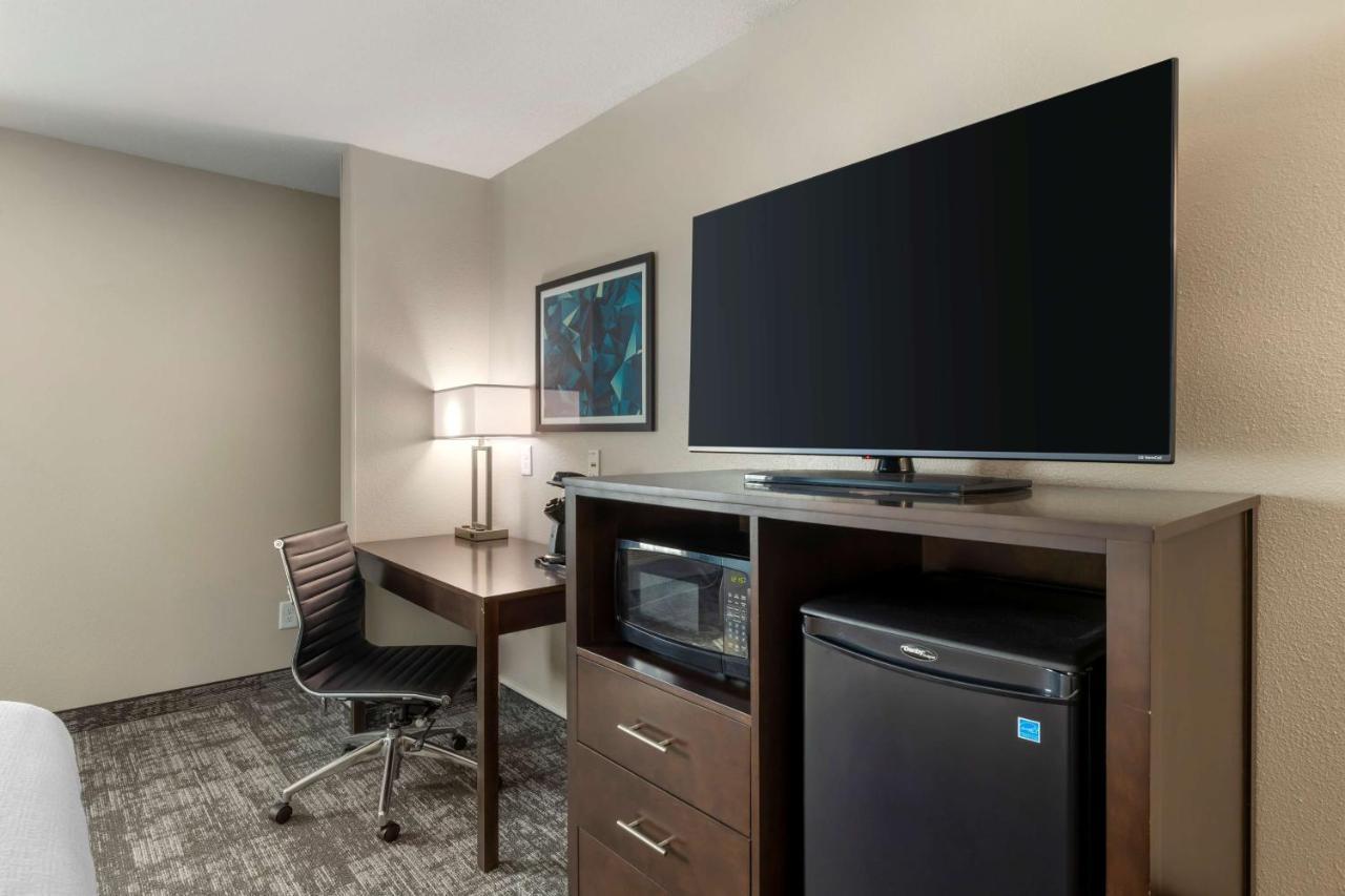 Best Western Watertown Inn & Suites Экстерьер фото