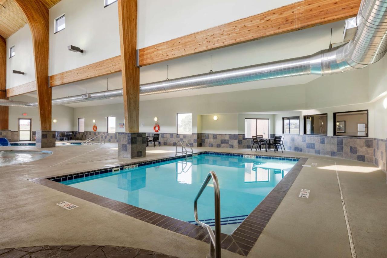 Best Western Watertown Inn & Suites Экстерьер фото