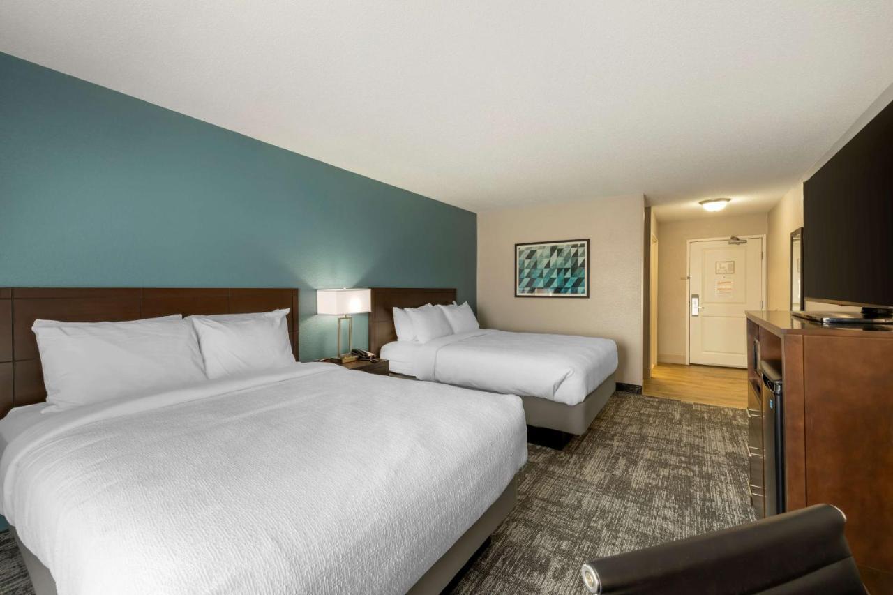 Best Western Watertown Inn & Suites Экстерьер фото