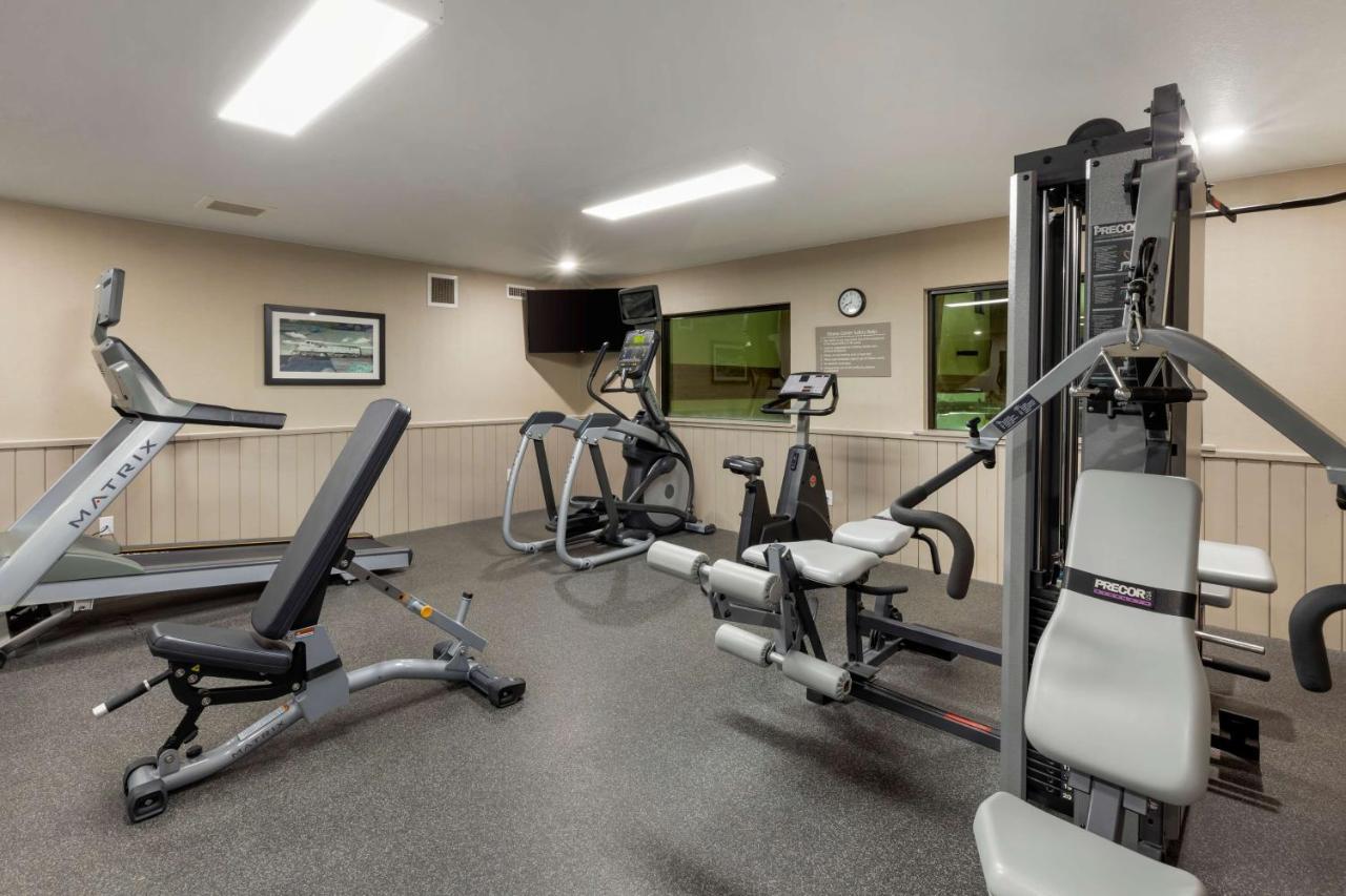 Best Western Watertown Inn & Suites Экстерьер фото
