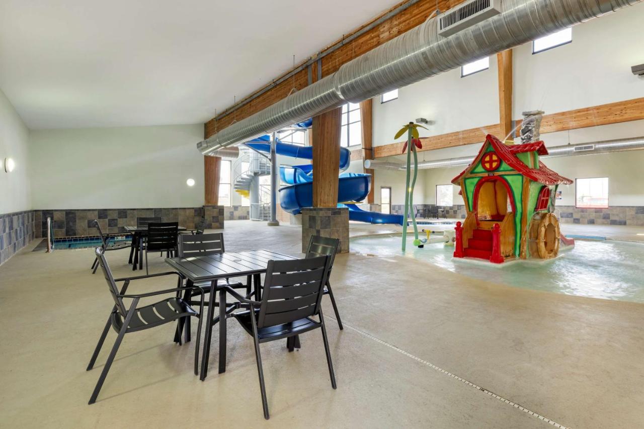 Best Western Watertown Inn & Suites Экстерьер фото
