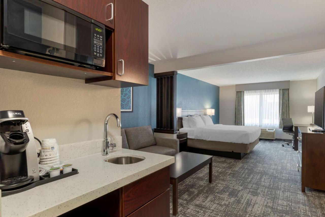 Best Western Watertown Inn & Suites Экстерьер фото