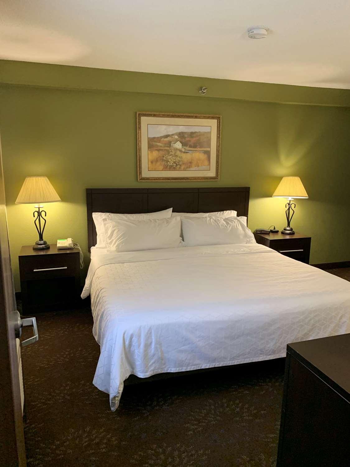 Best Western Watertown Inn & Suites Экстерьер фото