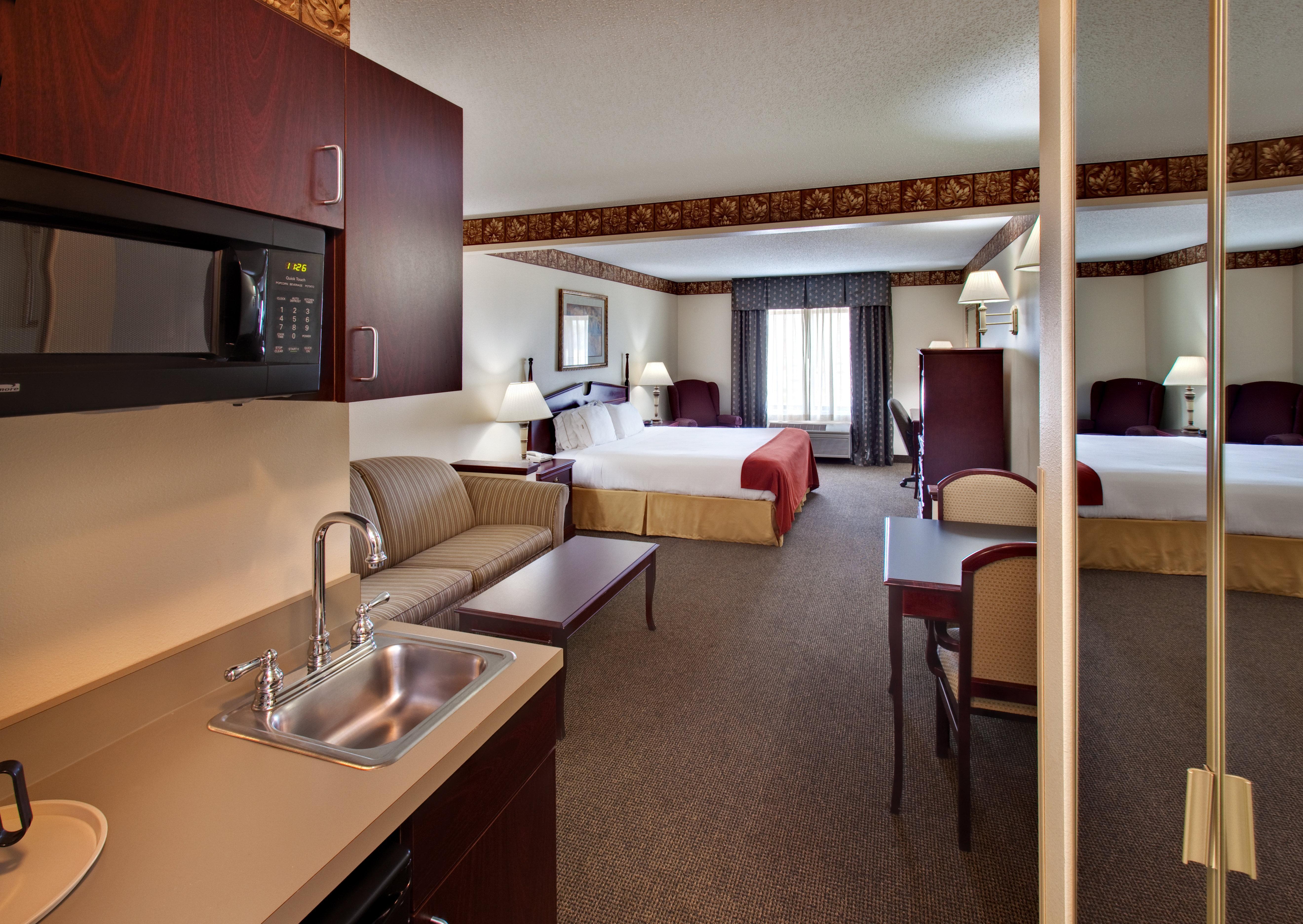 Best Western Watertown Inn & Suites Экстерьер фото