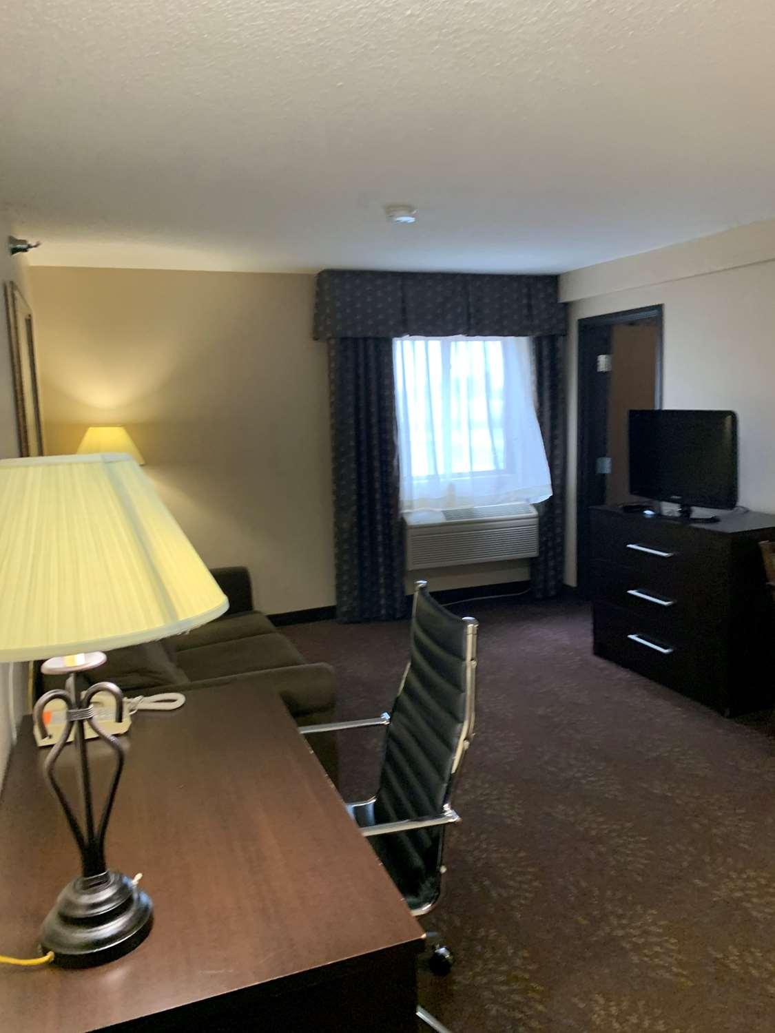 Best Western Watertown Inn & Suites Экстерьер фото