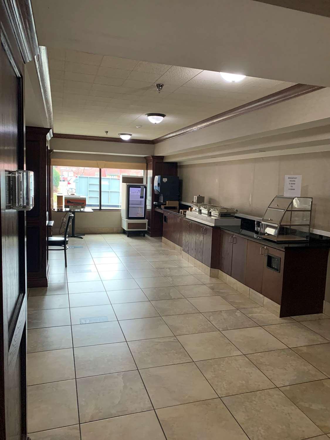 Best Western Watertown Inn & Suites Экстерьер фото