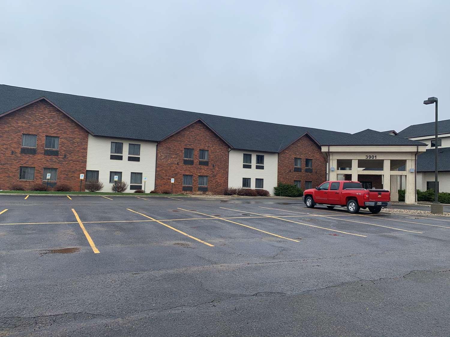 Best Western Watertown Inn & Suites Экстерьер фото
