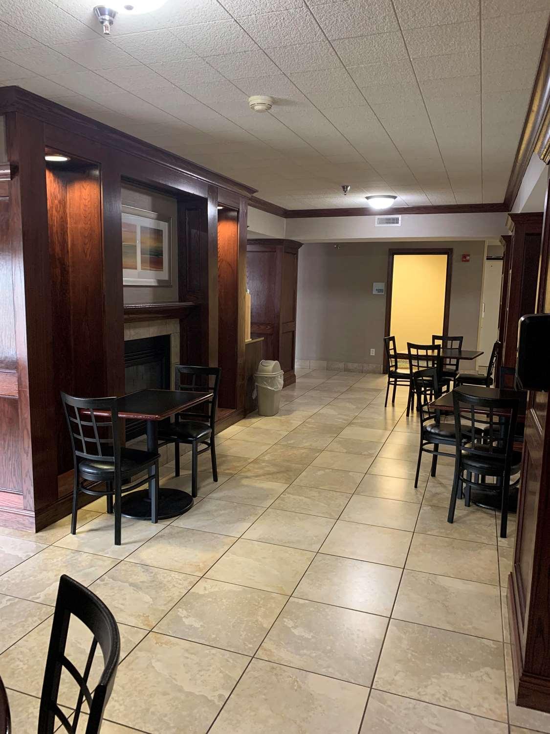 Best Western Watertown Inn & Suites Экстерьер фото